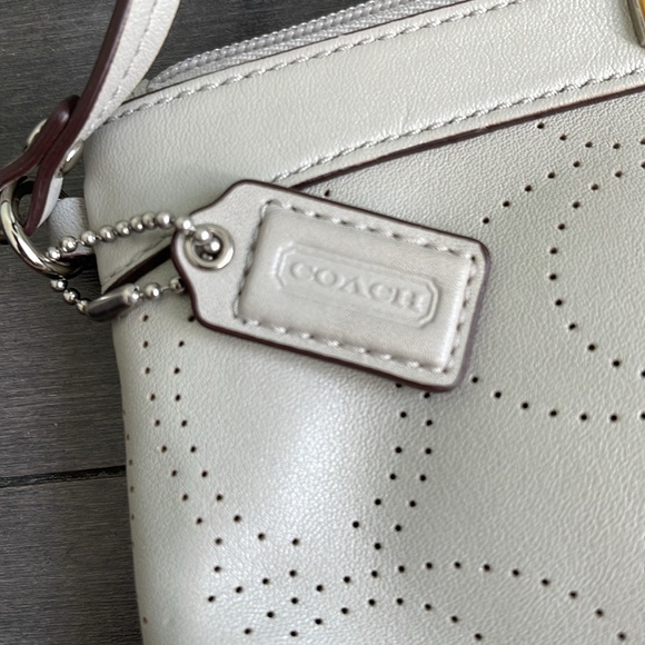 Coach wristlet. - Picture 4 of 6